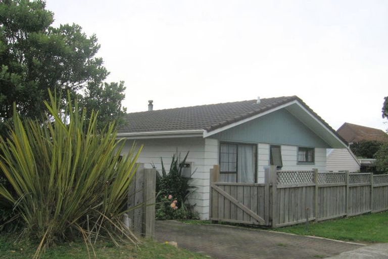 Photo of property in 6 Guadeloupe Crescent, Grenada Village, Wellington, 6037