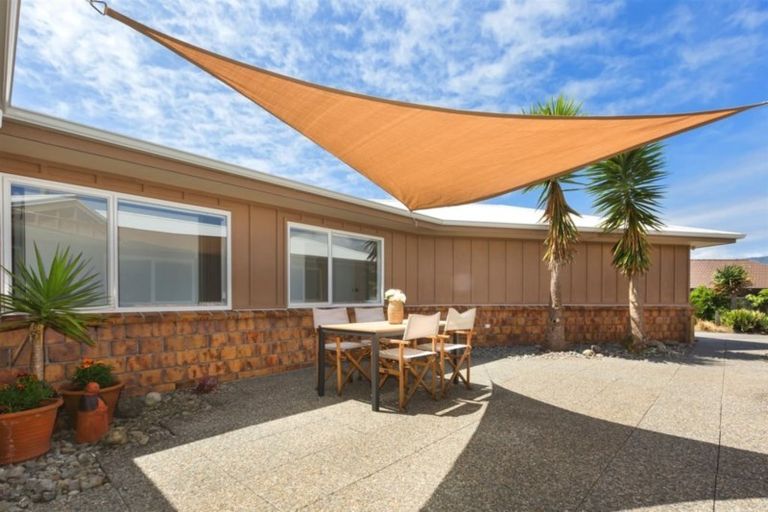 Photo of property in 17 Ashleigh Way, Waikanae Beach, Waikanae, 5036
