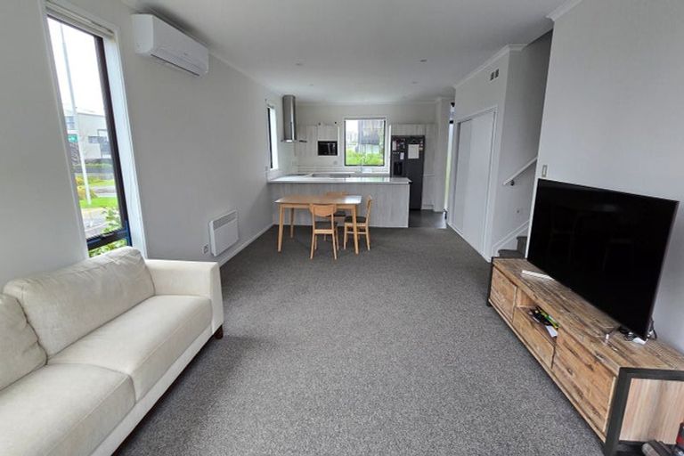 Photo of property in 28 Hobsonville Point Road, Hobsonville, Auckland, 0616