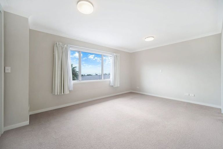 Photo of property in 33 Landmark Terrace, Orewa, 0931