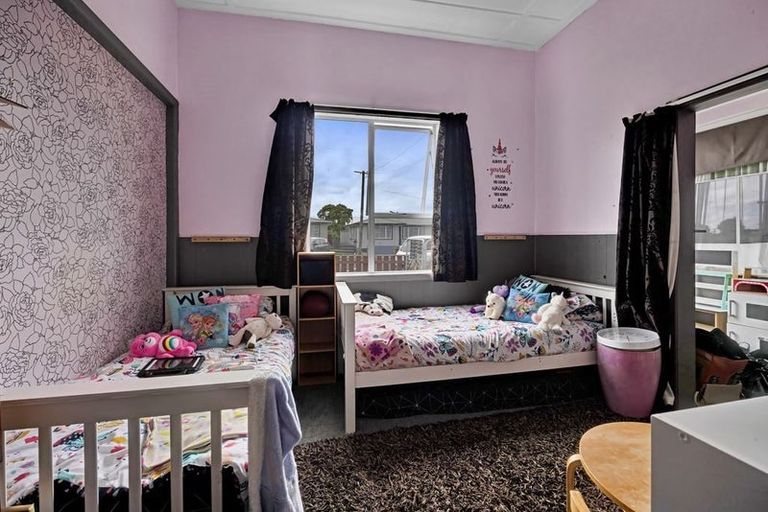 Photo of property in 11 Preston Street, Eltham, 4322