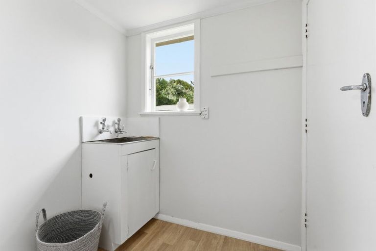 Photo of property in 15 Egmont Street, Castlecliff, Whanganui, 4501