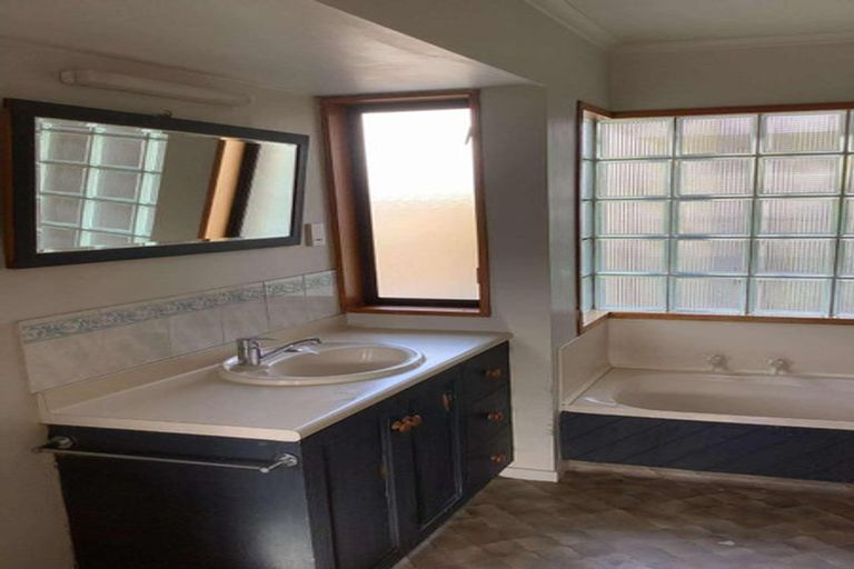 Photo of property in 17b Ramore Place, Redwood, Christchurch, 8051