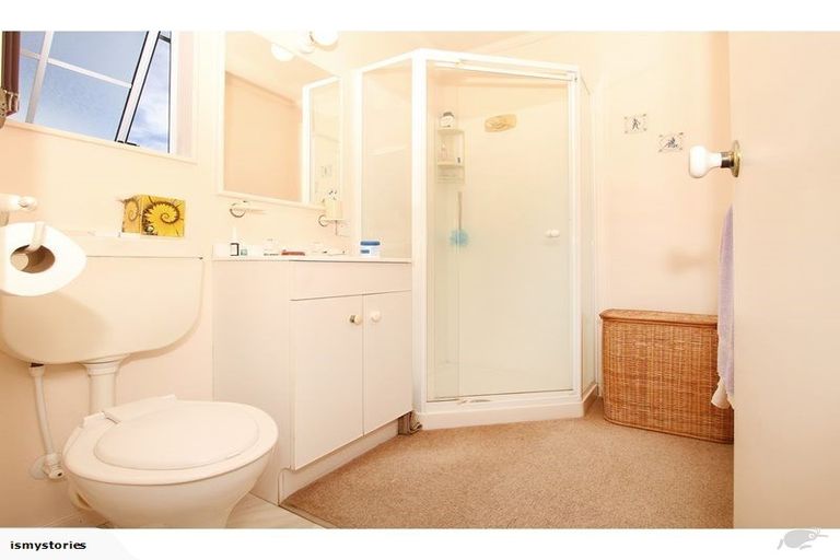 Photo of property in 2/148 Oaktree Avenue, Browns Bay, Auckland, 0630