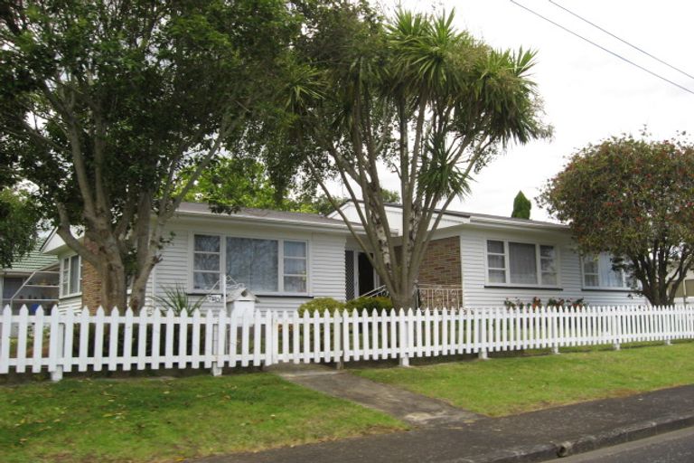 Photo of property in 1/2 Tainui Terrace, Mangere Bridge, Auckland, 2022