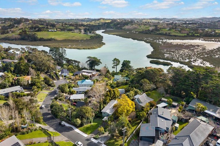 Photo of property in 11 Poplar Road, Stanmore Bay, Whangaparaoa, 0932