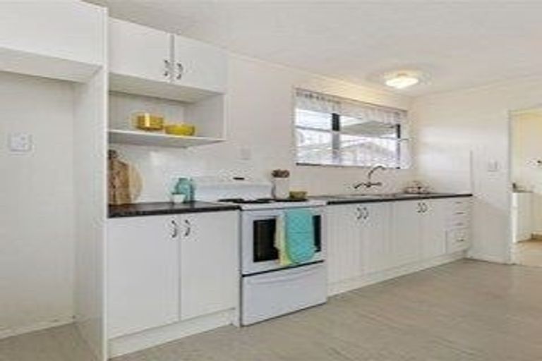 Photo of property in 2/61 Redcrest Avenue, Red Hill, Papakura, 2110