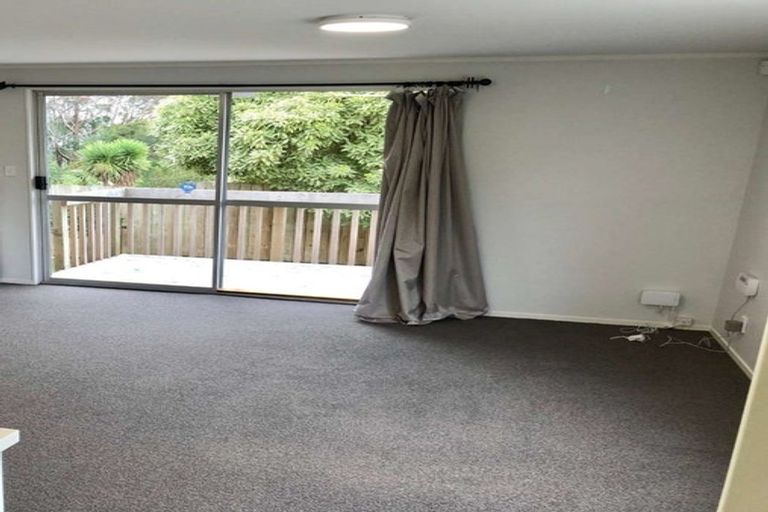 Photo of property in 21 West Harbour Drive, West Harbour, Auckland, 0618