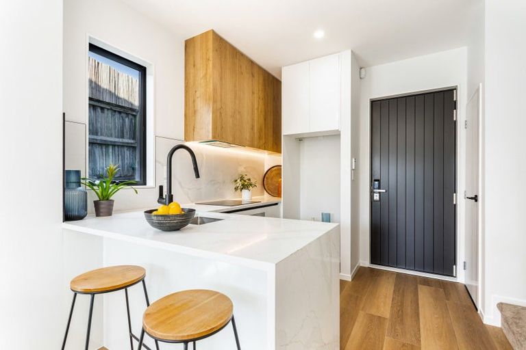 Photo of property in 2/12 Fraser Road, Narrow Neck, Auckland, 0624