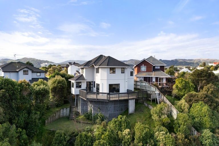 Photo of property in 60 Molyneux Close, Whitby, Porirua, 5024