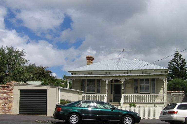 Photo of property in 3 Shoal Bay Road, Devonport, Auckland, 0624