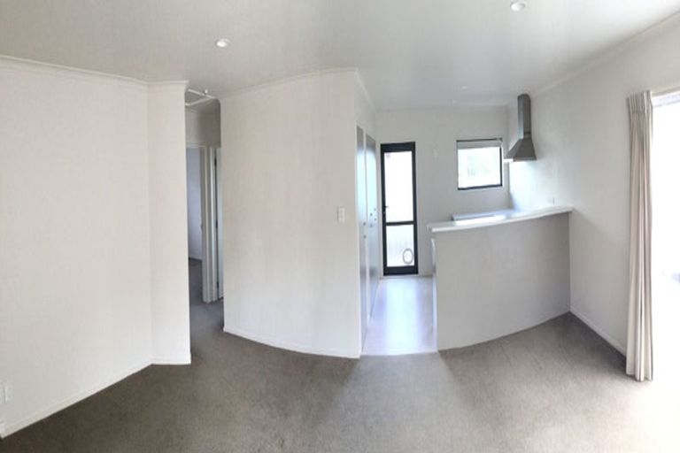 Photo of property in 21a Lantana Road, Green Bay, Auckland, 0604