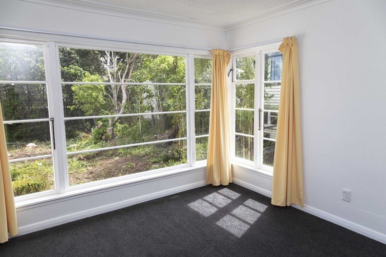 Photo of property in 4 Victory Crescent, Tawa, Wellington, 5028