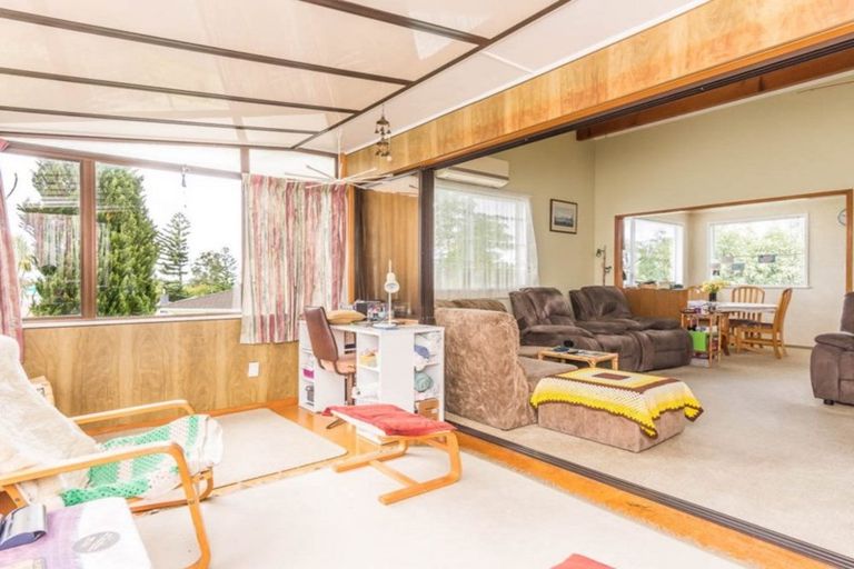 Photo of property in 3 Denyer Place, New Lynn, Auckland, 0600