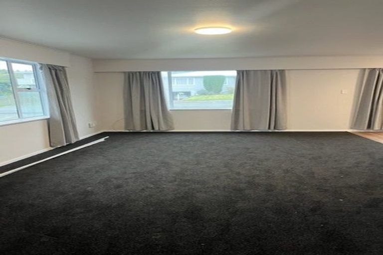 Photo of property in 44 Redwood Avenue, Tawa, Wellington, 5028