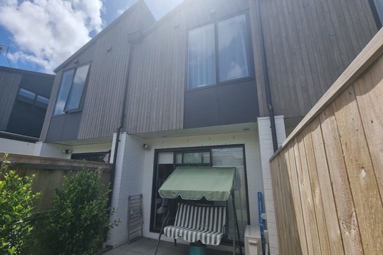 Photo of property in 7/12 Tawa Road, Te Atatu Peninsula, Auckland, 0610