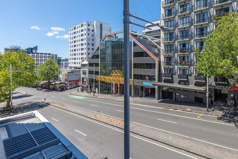 Photo of property in Kiwi On Queen Apartments, 211/421 Queen Street, Auckland Central, Auckland, 1010