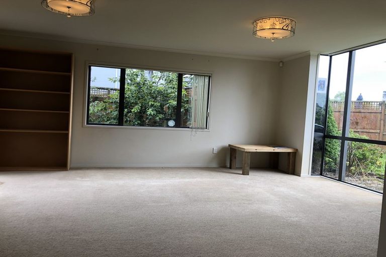 Photo of property in 11 Siena Place, Te Atatu Peninsula, Auckland, 0610