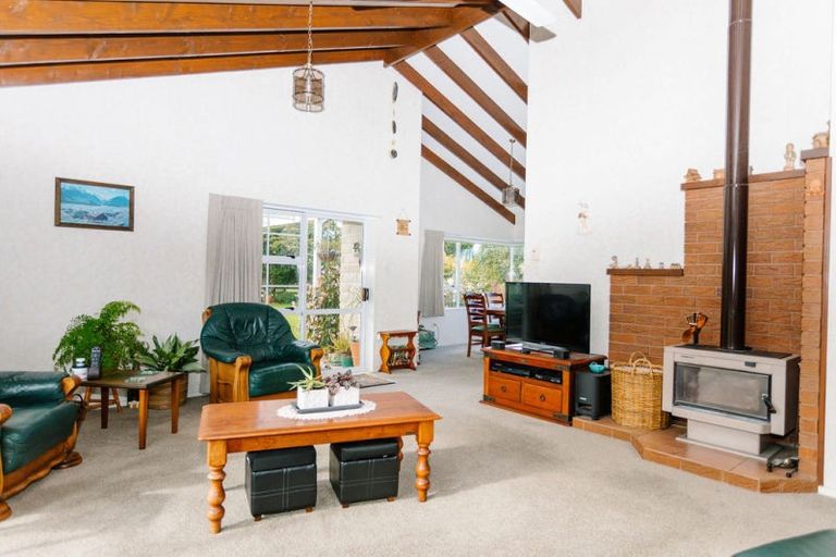 Photo of property in 241 Adelaide Road, Dannevirke, 4930