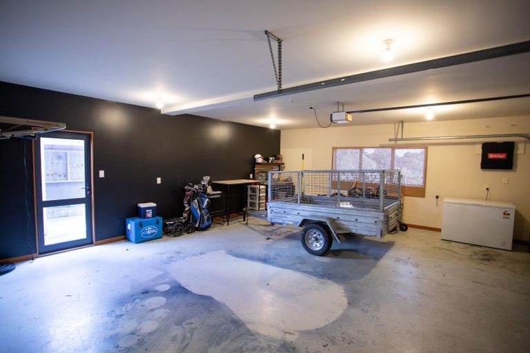 Photo of property in 33 Ruapehu Drive, Fitzherbert, Palmerston North, 4410