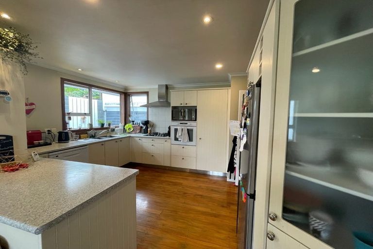 Photo of property in 74 Awanui Street, Merrilands, New Plymouth, 4312