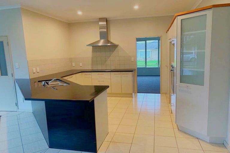 Photo of property in 41 Speyside Crescent, Flat Bush, Auckland, 2016