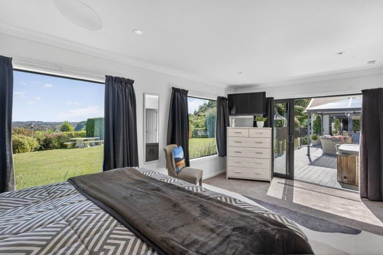 Photo of property in 25 Hanawera Ridge Road, Manakau, Otaki, 5583