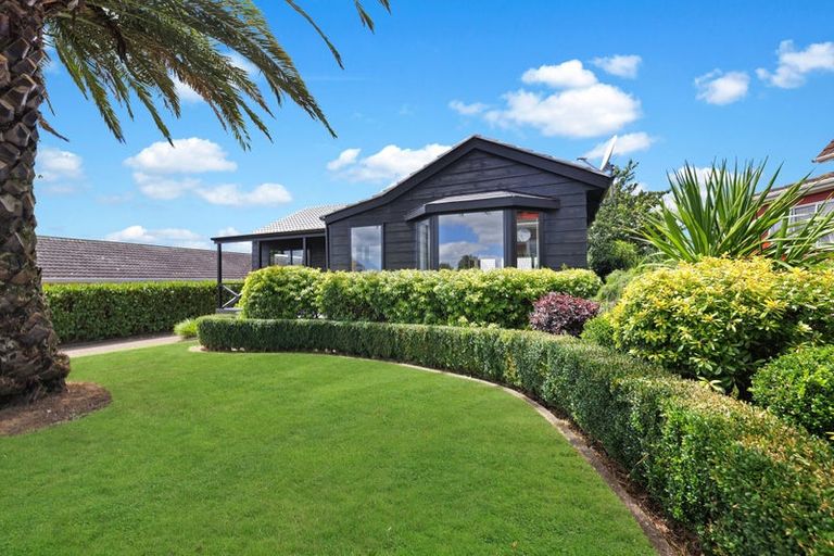 Photo of property in 51 Poaka Avenue, Dinsdale, Hamilton, 3204