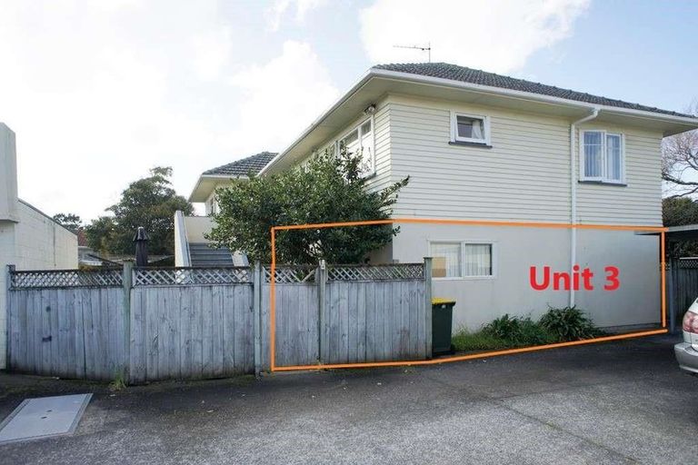 Photo of property in 3/242 Pakuranga Road, Pakuranga Heights, Auckland, 2010