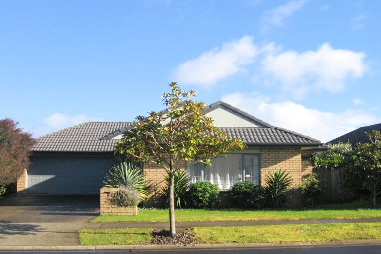 Photo of property in 4 Carousel Crescent, East Tamaki Heights, Auckland, 2016