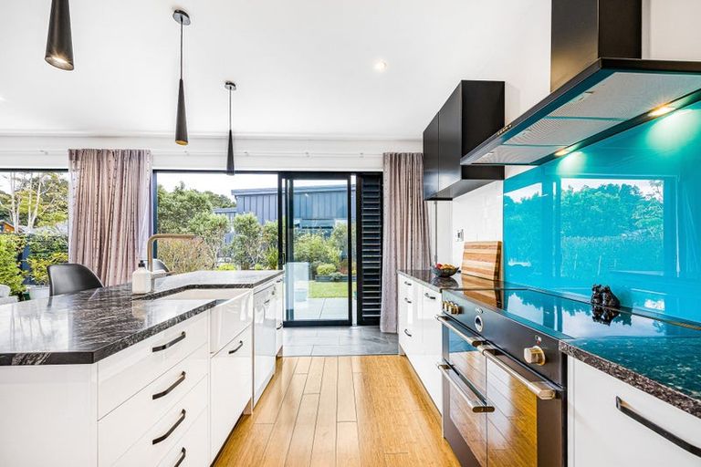 Photo of property in 18 Awanui Crescent, Matakana, 0985