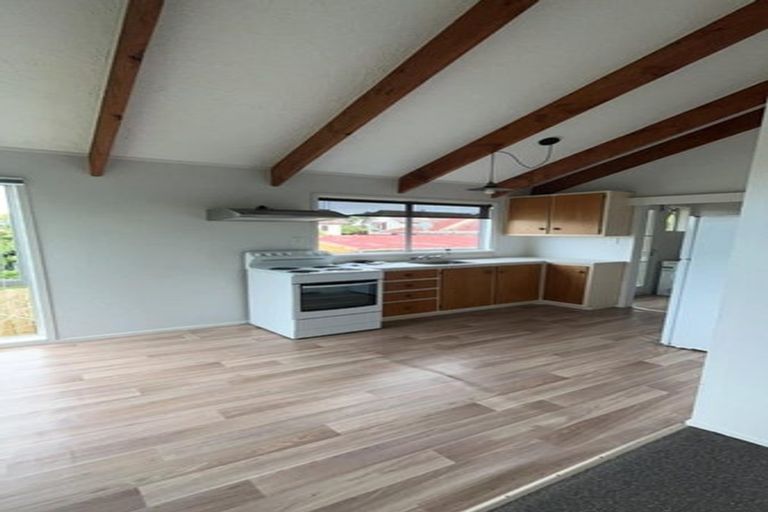 Photo of property in 2/1 Dakota Avenue, Beach Haven, Auckland, 0626