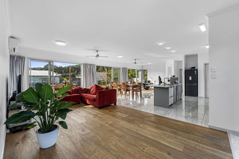 Photo of property in 962 Kahikatea Flat Road, Waitoki, Kaukapakapa, 0871