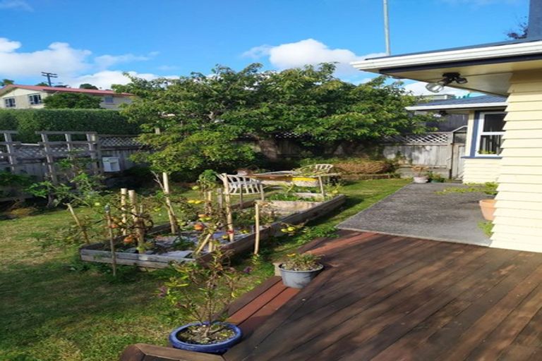 Photo of property in 5 Kendal Place, Merrilands, New Plymouth, 4312