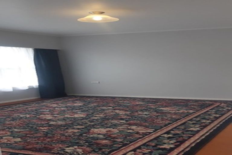 Photo of property in 1/31 Marcel Place, Glenfield, Auckland, 0629