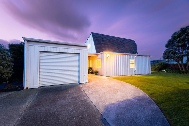 Photo of property in 115 Field Way, Waikanae Beach, Waikanae, 5036