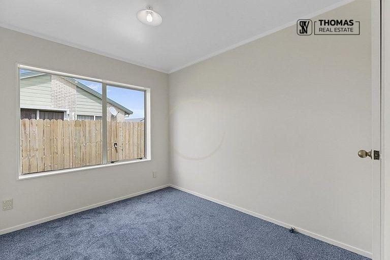 Photo of property in 2/24 Horlicks Place, Randwick Park, Auckland, 2105