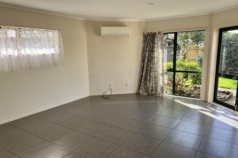 Photo of property in 1/39 Schnapper Rock Road, Greenhithe, Auckland, 0632