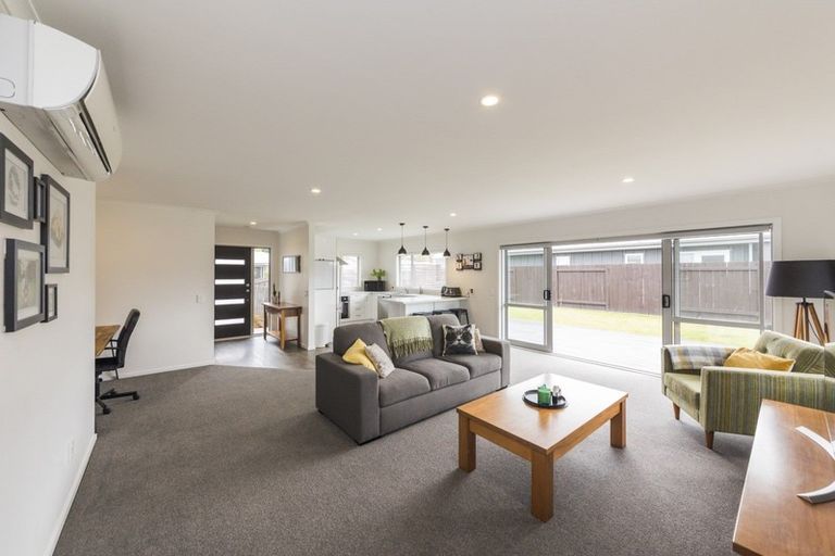 Photo of property in 21 Wescombe Grove, Feilding, 4702