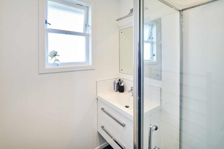 Photo of property in 52 Owhiti Street, Titahi Bay, Porirua, 5022