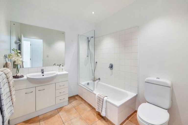 Photo of property in 2/12 Pannill Place, Oteha, Auckland, 0632