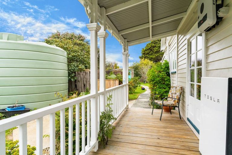 Photo of property in 10 Franklin Road, Paparoa, 0571