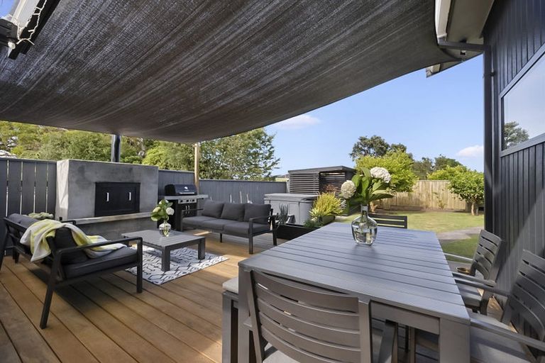 Photo of property in 18 Mayfair Place, Westown, New Plymouth, 4310