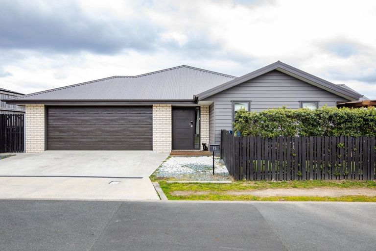 Photo of property in 15 Faber Place, Rototuna North, Hamilton, 3210
