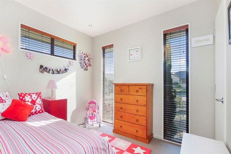 Photo of property in 25 Linkwater Way, Parklands, Christchurch, 8083