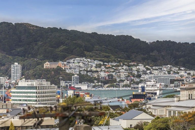 Photo of property in 18 Newman Terrace, Thorndon, Wellington, 6011