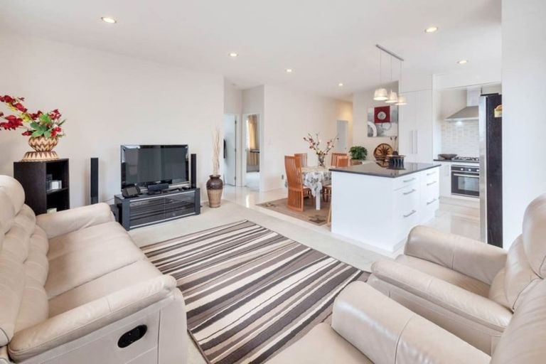 Photo of property in 17 Clendon Place, Manurewa, Auckland, 2102