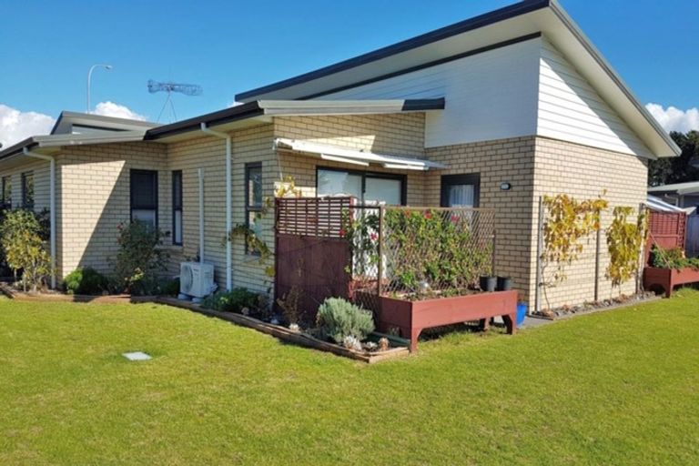 Photo of property in 71 Pyle Road West, One Tree Point, 0118