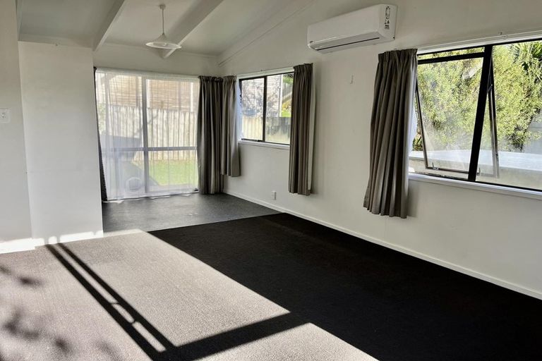 Photo of property in 50 Sungrove Rise, Sunnyvale, Auckland, 0612