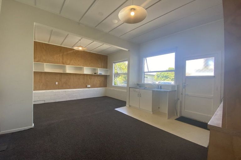 Photo of property in 83 Sunset Road, Totara Vale, Auckland, 0632